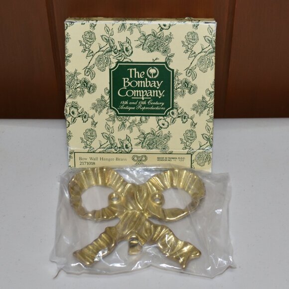 SOLD • NOB Vintage Bombay Company Brass Bow Wall Hanger Hook 2171018 4.5 x 4" - Picture 1 of 7
